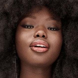 Delineador de labios café